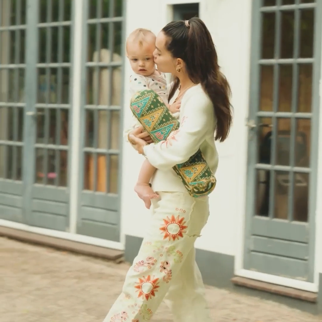 &C_PHILIPS_IPL_TIKTOK (1).00_03_31_09.Still012